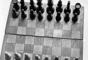 Kas buvo vienintelis šachmatininkas, kuris mirė turėdamas dabartinio pasaulio čempionato rangą?