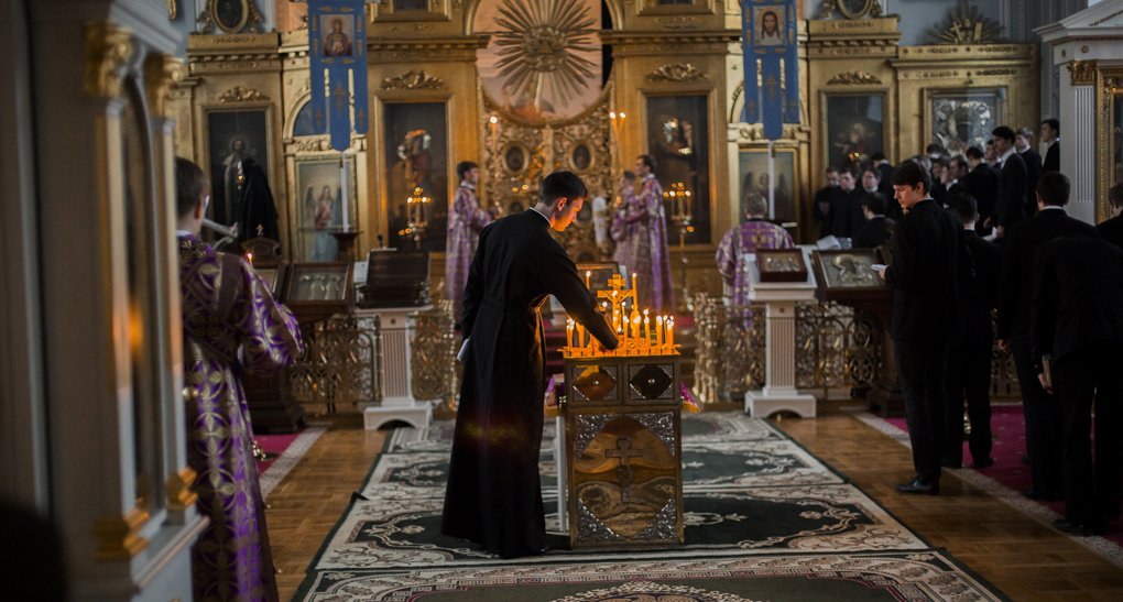 Панихида по усопшим. С парастас.Великая панихида. Великопостная родительская суббота. Панихида в храме картина. Христианская литургия и панихида.